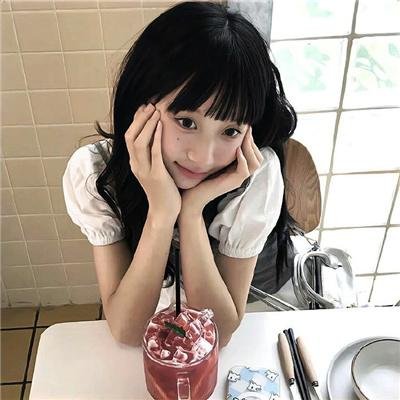 触碰的双手