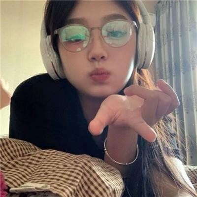 年轻女人